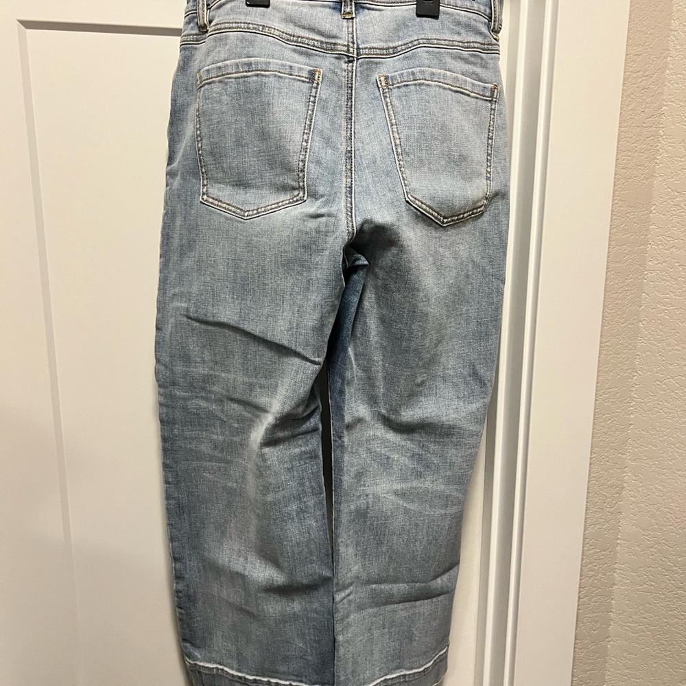 CAbi Palm Beach Crop Jeans - Picture 4 of 4
